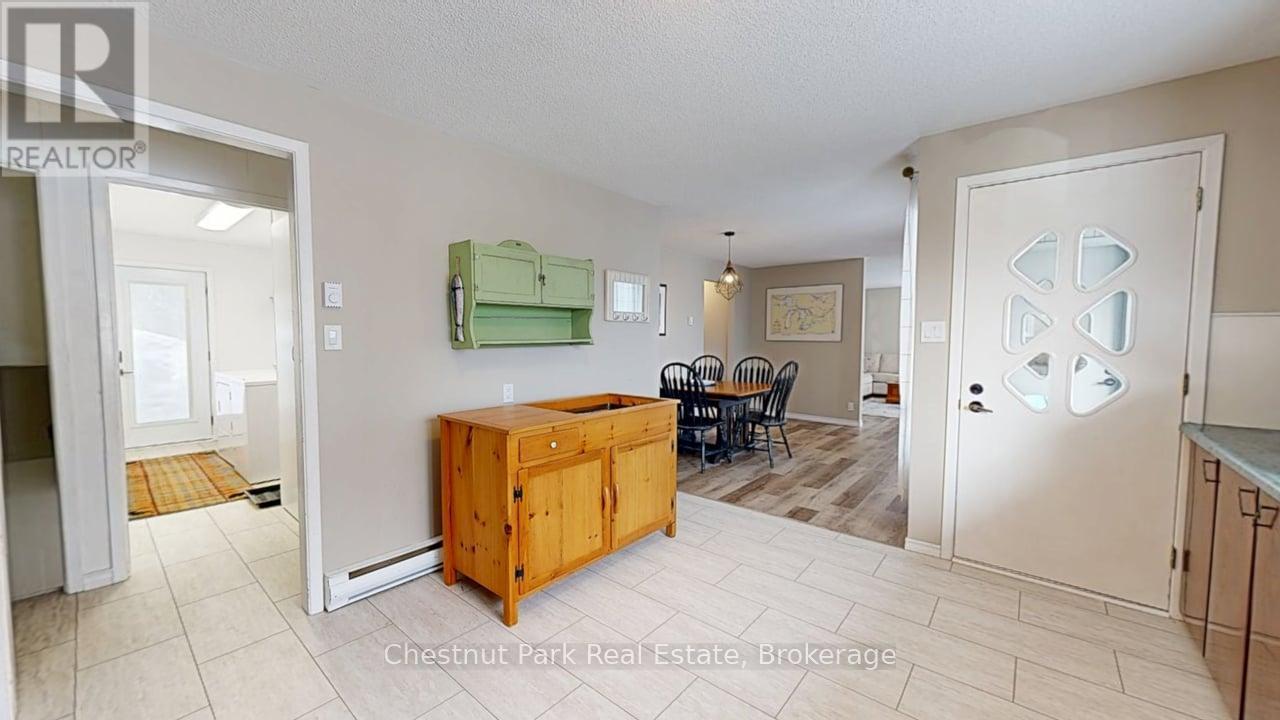 381 High Street, Georgian Bay (Freeman), ON - Indoor Photo Showing Other Room