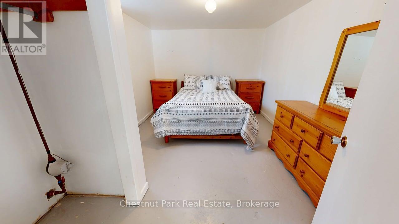 381 High Street, Georgian Bay (Freeman), ON - Indoor Photo Showing Bedroom