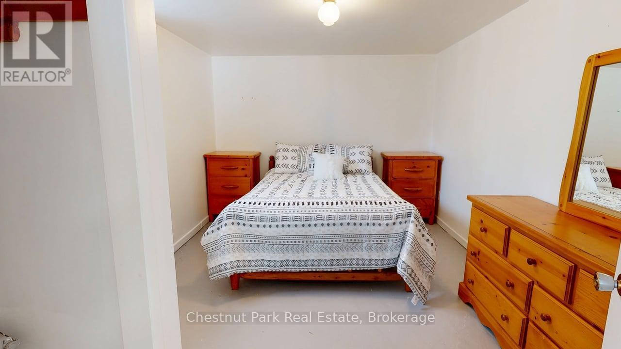 381 High Street, Georgian Bay (Freeman), ON - Indoor Photo Showing Bedroom