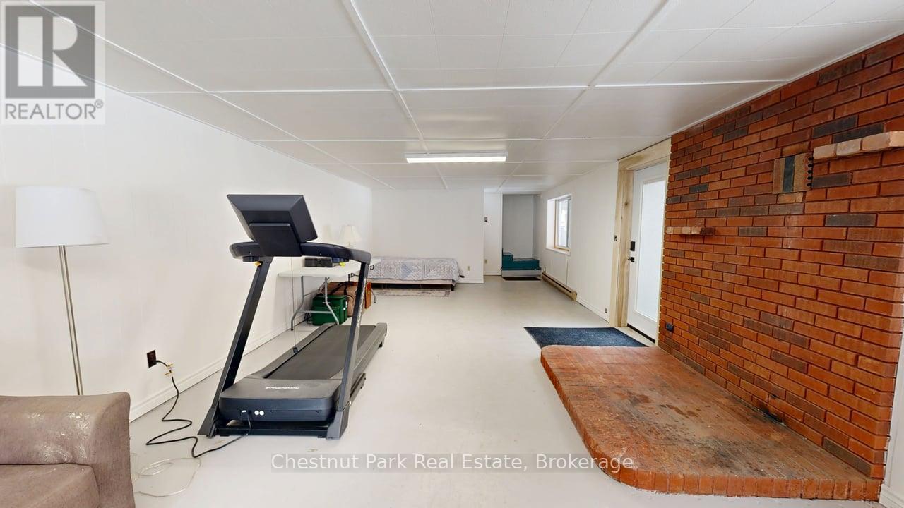 381 High Street, Georgian Bay (Freeman), ON - Indoor Photo Showing Gym Room