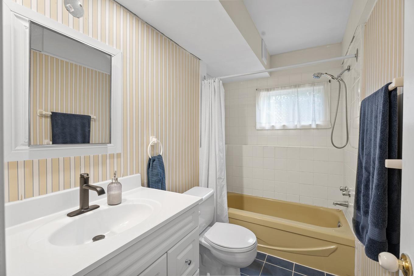 Bathroom - 1726 Rue Du Skieur, Sainte-Adèle, QC - Indoor Photo Showing Bathroom