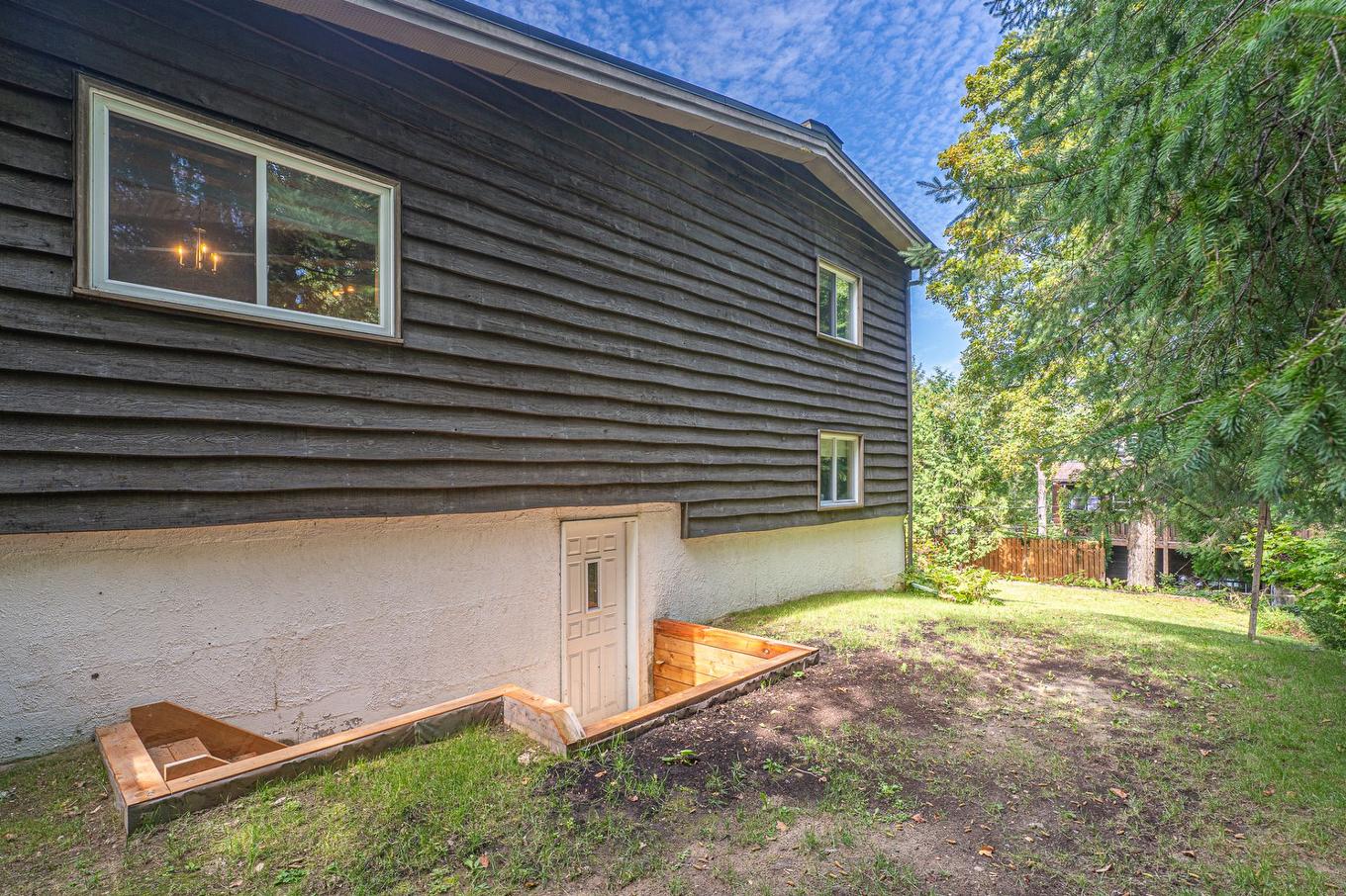 Exterior entrance - 1726 Rue Du Skieur, Sainte-Adèle, QC - Outdoor