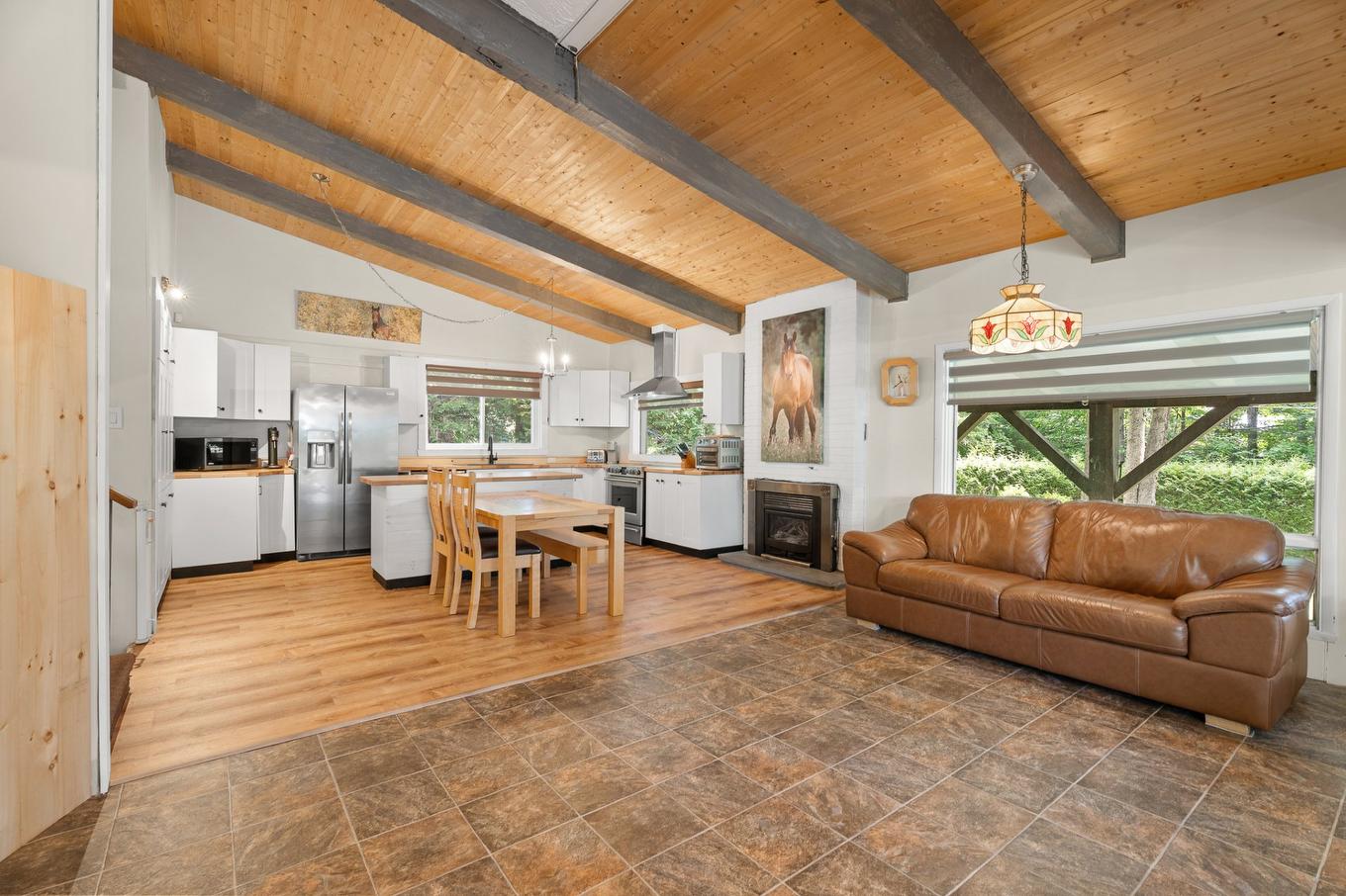 Living room - 1726 Rue Du Skieur, Sainte-Adèle, QC - Indoor