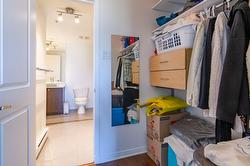 Walk-in closet -