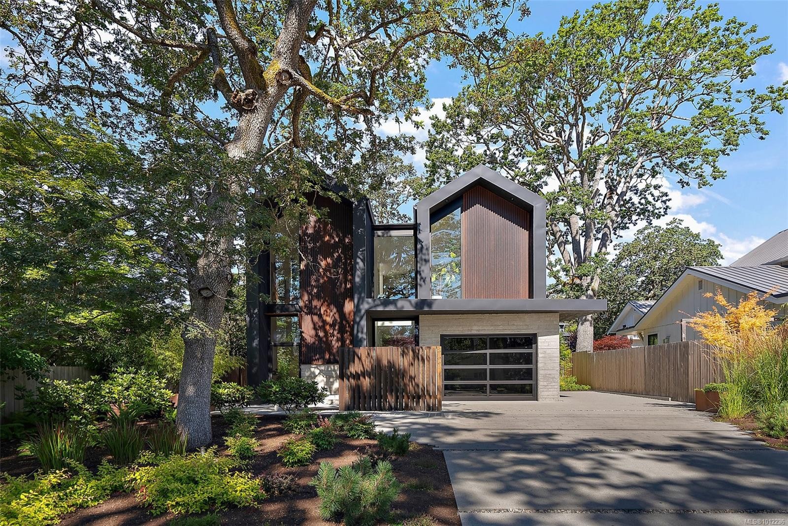 862 Somenos St, Victoria, BC