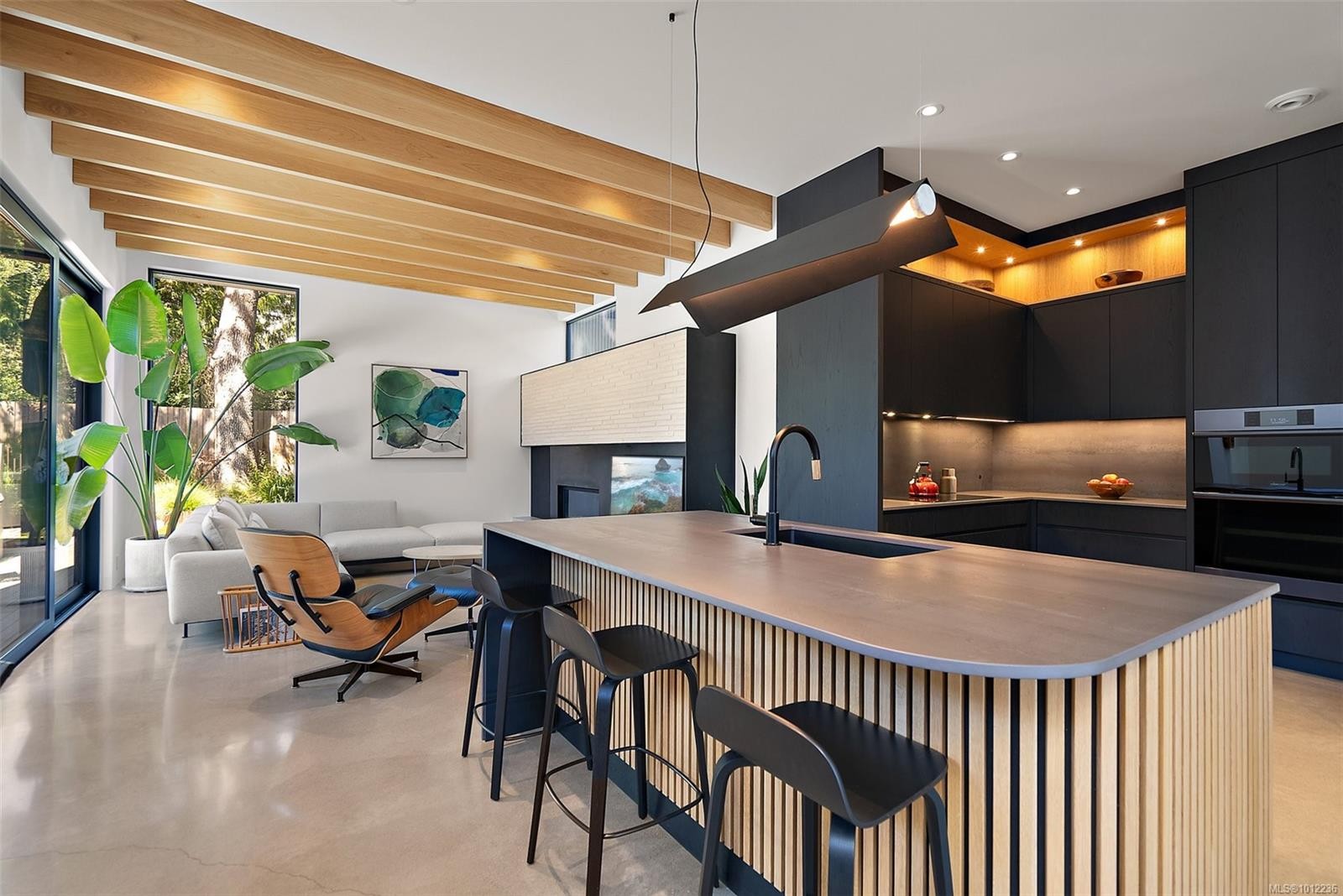 862 Somenos St, Victoria, BC