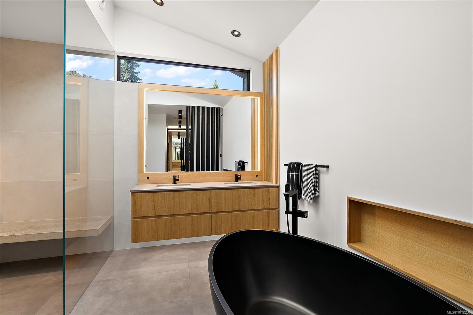 862 Somenos St, Victoria, BC