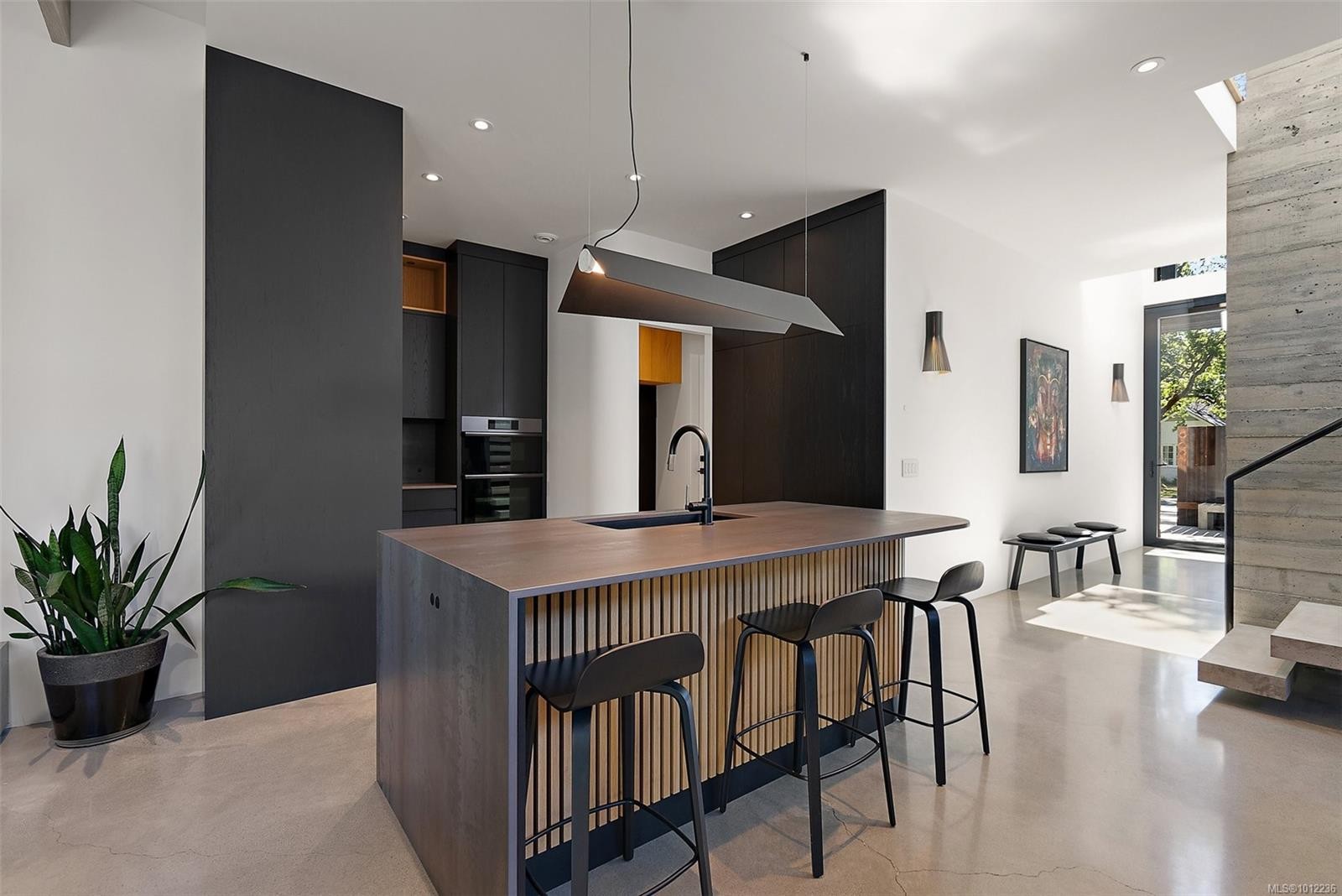 862 Somenos St, Victoria, BC