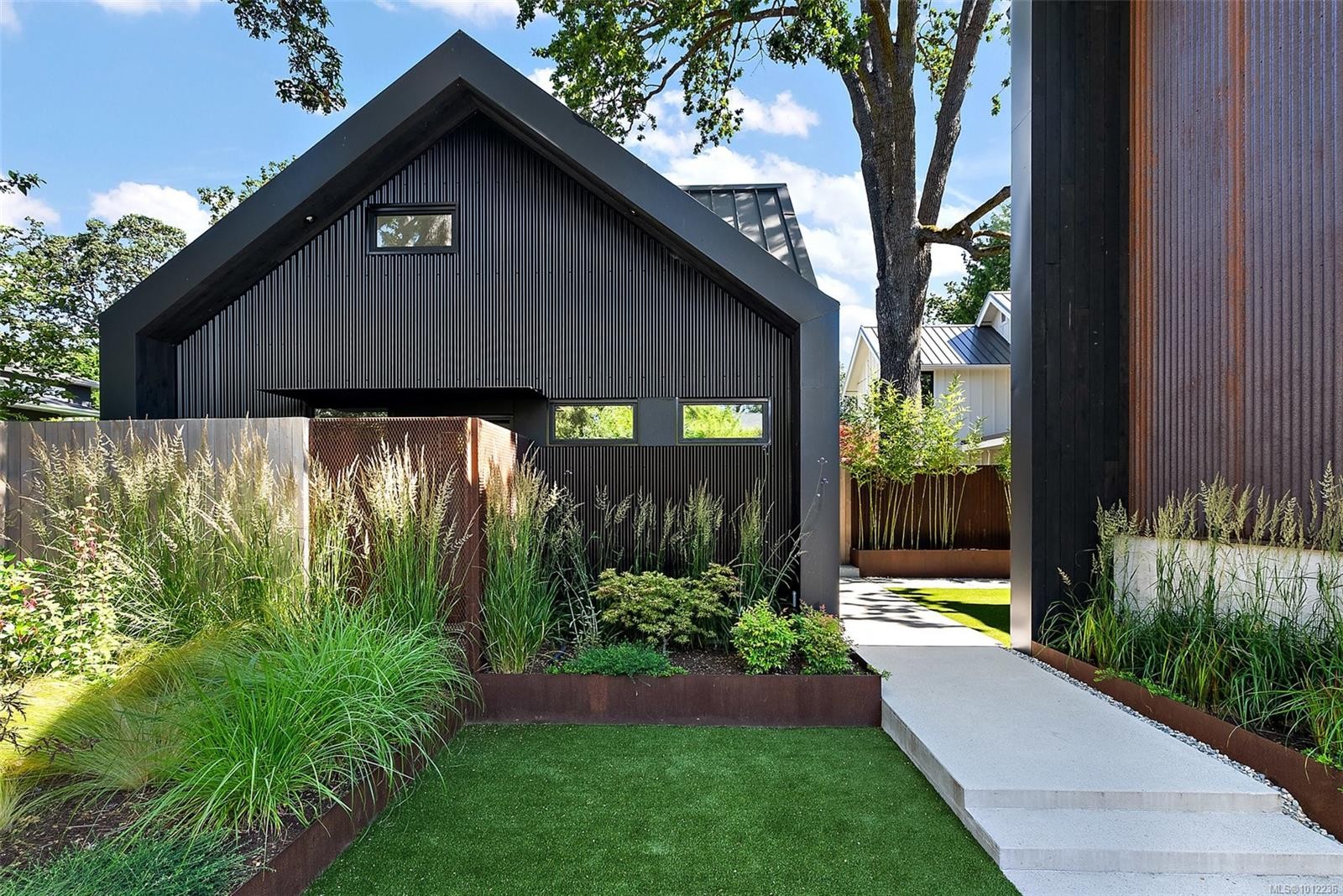 862 Somenos St, Victoria, BC