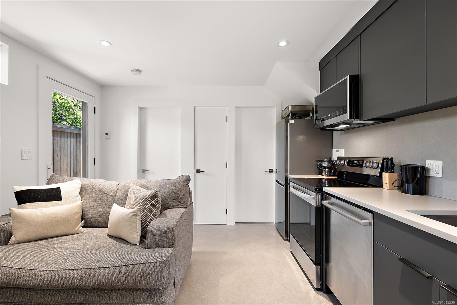 862 Somenos St, Victoria, BC