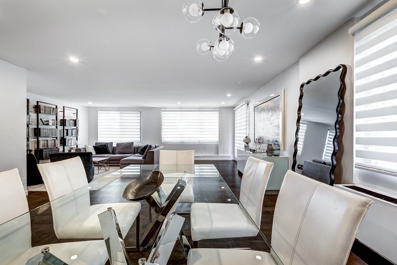 Dining room - 209-5740 Av. Rembrandt, Côte-Saint-Luc, QC - Indoor Photo Showing Dining Room