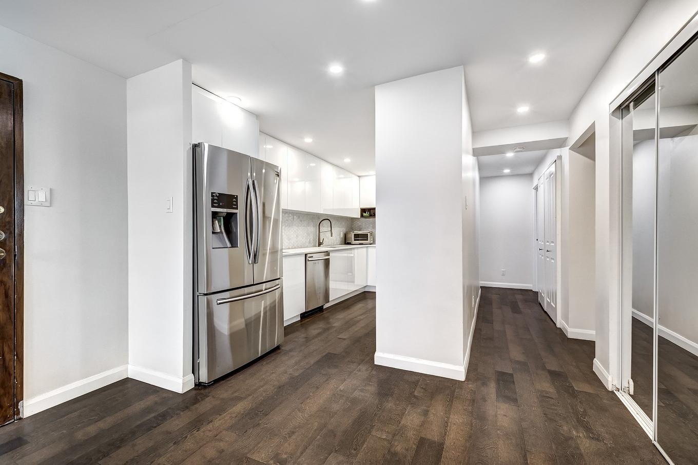 Kitchen - 209-5740 Av. Rembrandt, Côte-Saint-Luc, QC - Indoor Photo Showing Kitchen