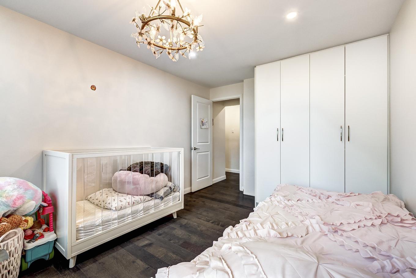 Bedroom - 209-5740 Av. Rembrandt, Côte-Saint-Luc, QC - Indoor Photo Showing Bedroom