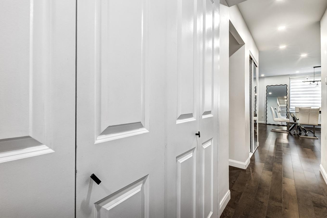 Laundry room - 209-5740 Av. Rembrandt, Côte-Saint-Luc, QC - Indoor Photo Showing Other Room