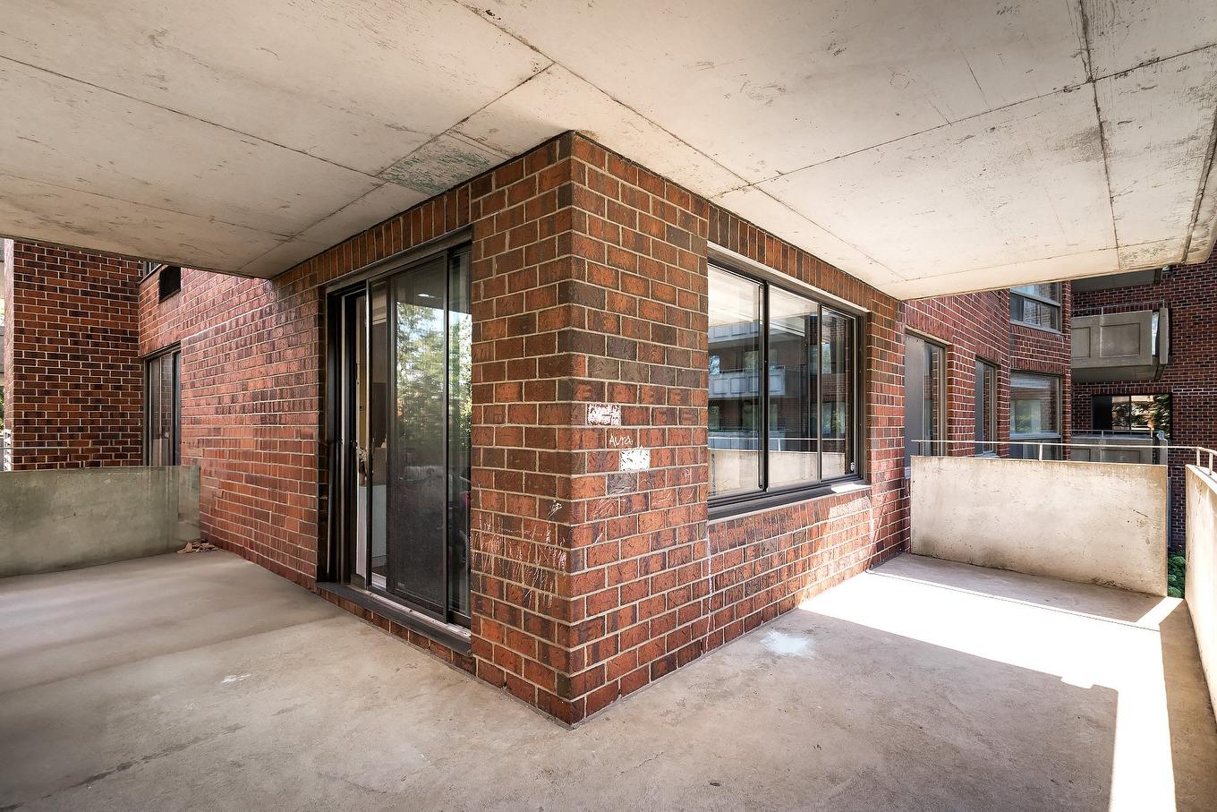 Balcony - 209-5740 Av. Rembrandt, Côte-Saint-Luc, QC - Outdoor With Exterior