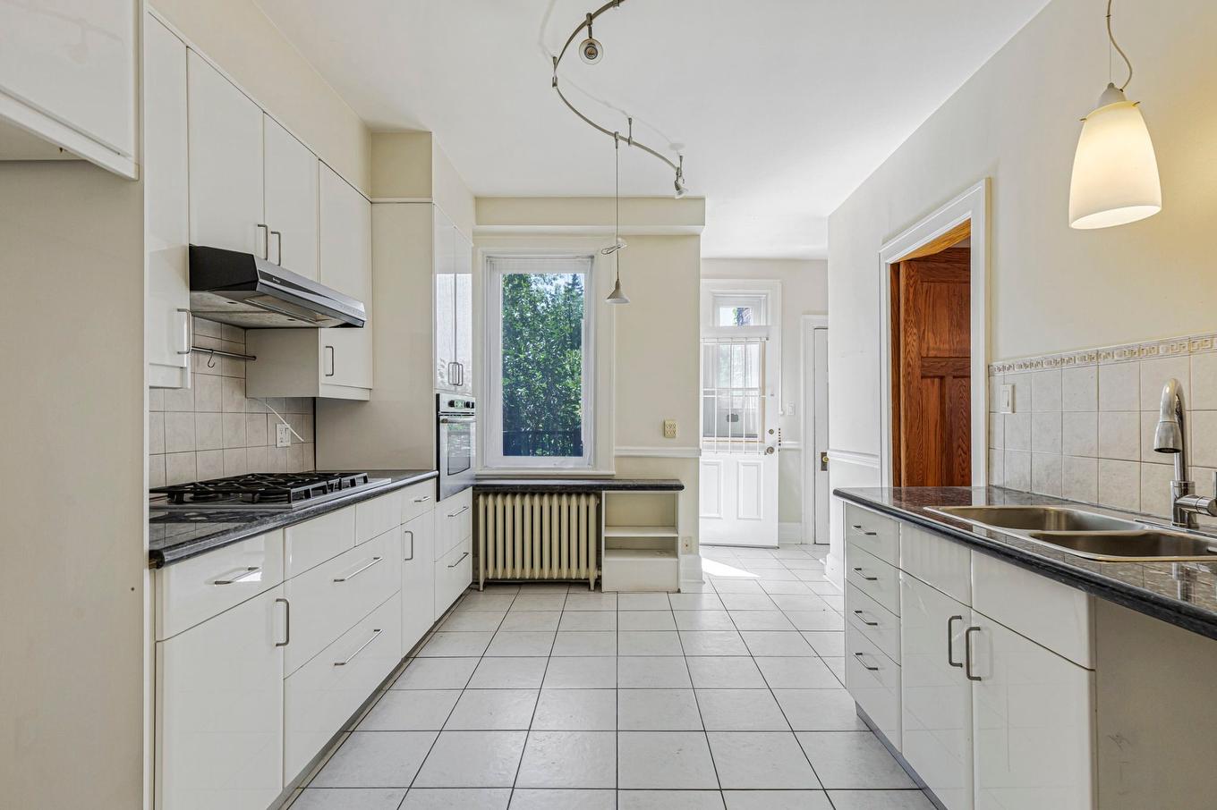 Cuisine - 4874 Av. Victoria, Montréal (Côte-Des-Neiges/Notre-Dame-De-Grâce), QC - Indoor Photo Showing Kitchen With Double Sink