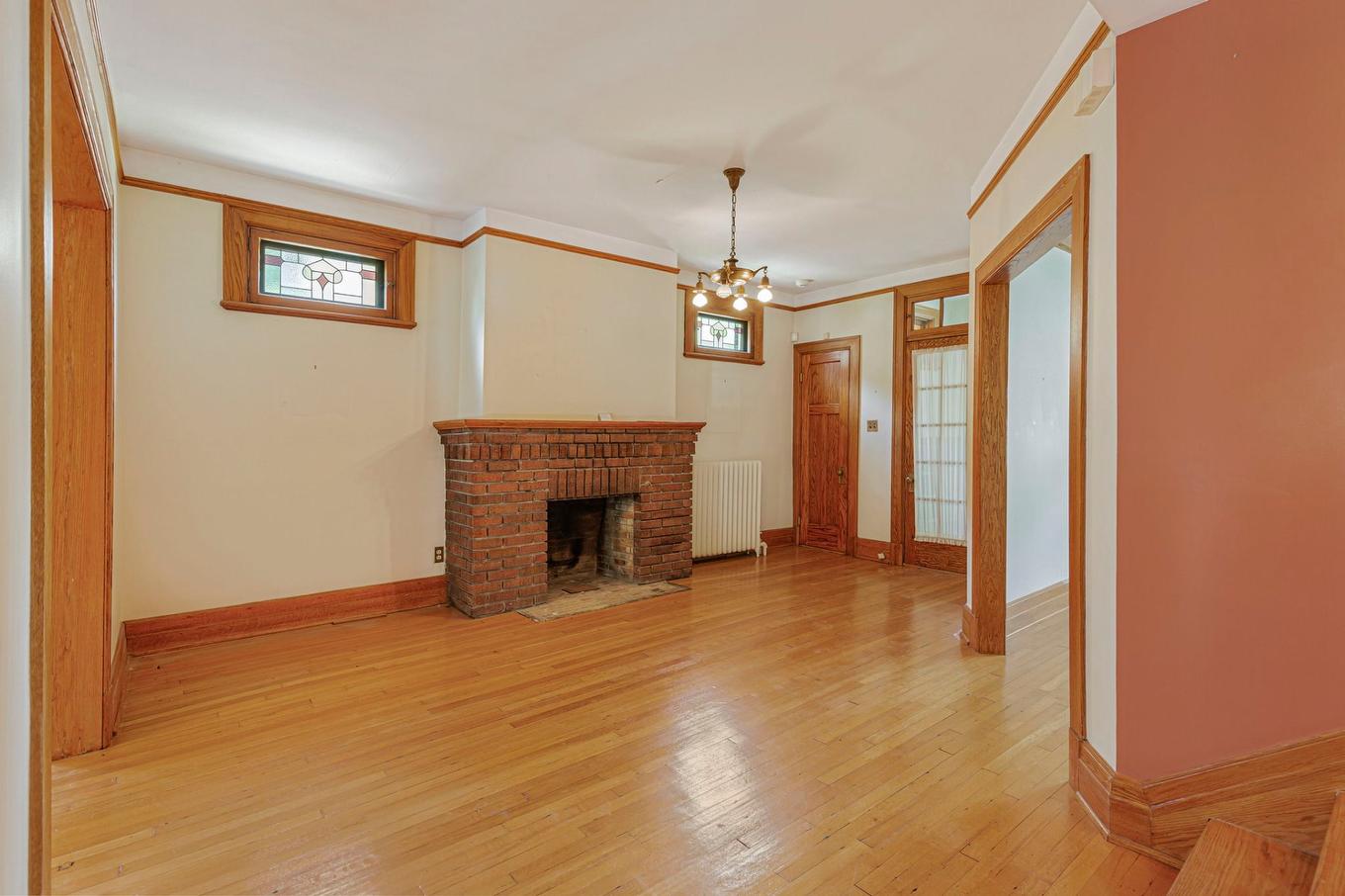 Hall d'entrée/Vestibule - 4874 Av. Victoria, Montréal (Côte-Des-Neiges/Notre-Dame-De-Grâce), QC - Indoor With Fireplace