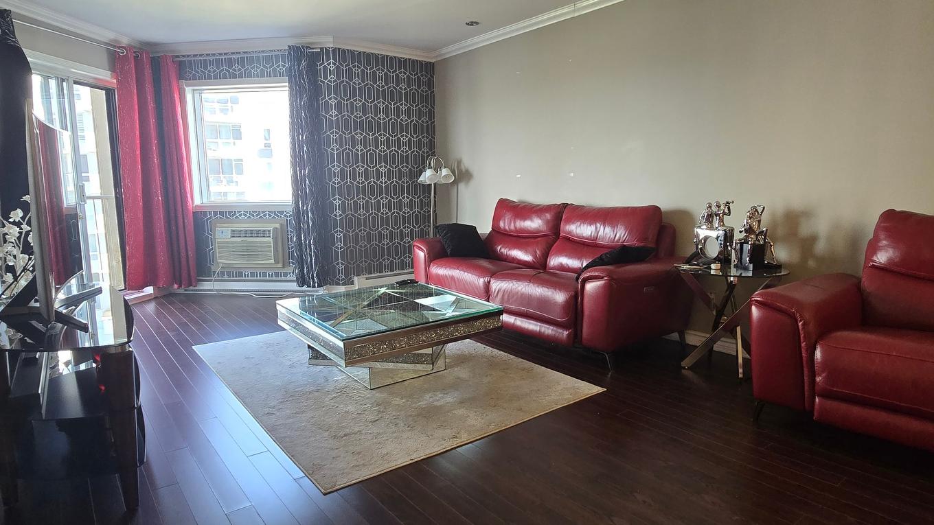 Living room - 912-7680 Boul. Marie-Victorin, Brossard, QC - Indoor Photo Showing Living Room