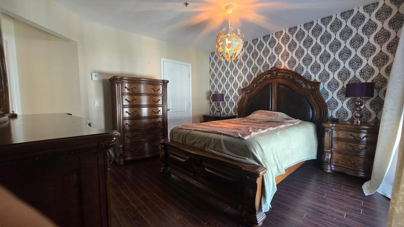 Primary bedroom - 912-7680 Boul. Marie-Victorin, Brossard, QC - Indoor Photo Showing Bedroom