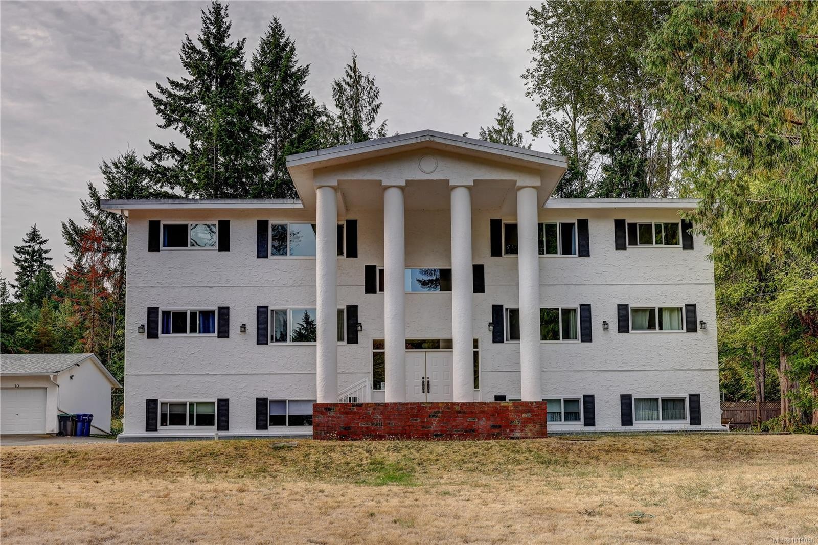 6-322 Village Way, Qualicum Beach, BC - Outdoor