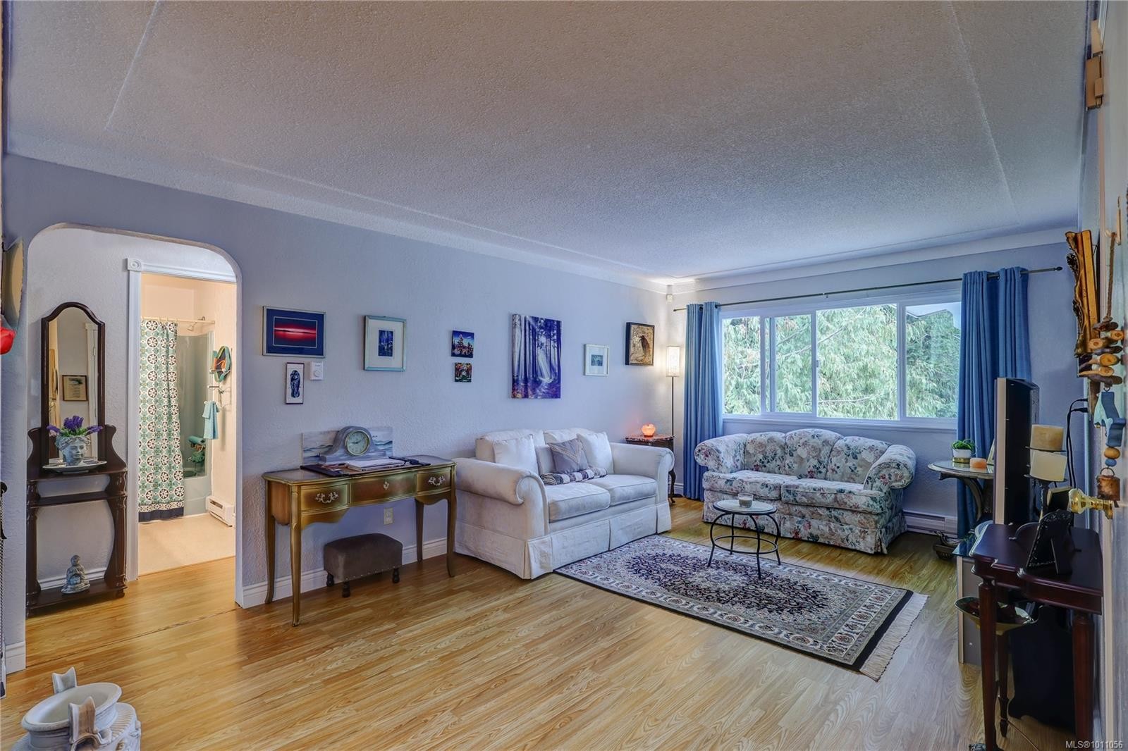 6-322 Village Way, Qualicum Beach, BC - Indoor Photo Showing Living Room