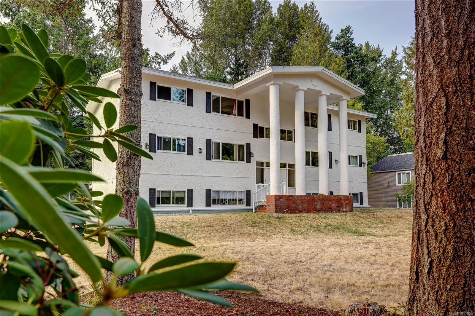 6-322 Village Way, Qualicum Beach, BC - Outdoor