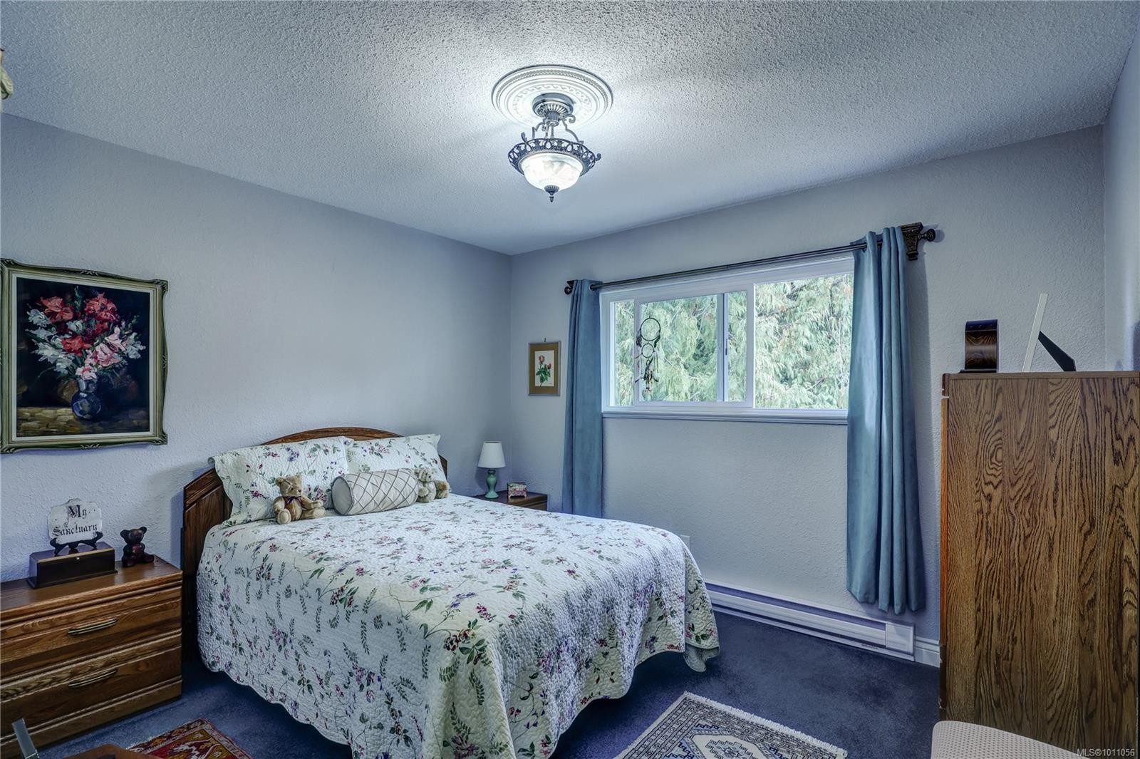 6-322 Village Way, Qualicum Beach, BC - Indoor Photo Showing Bedroom