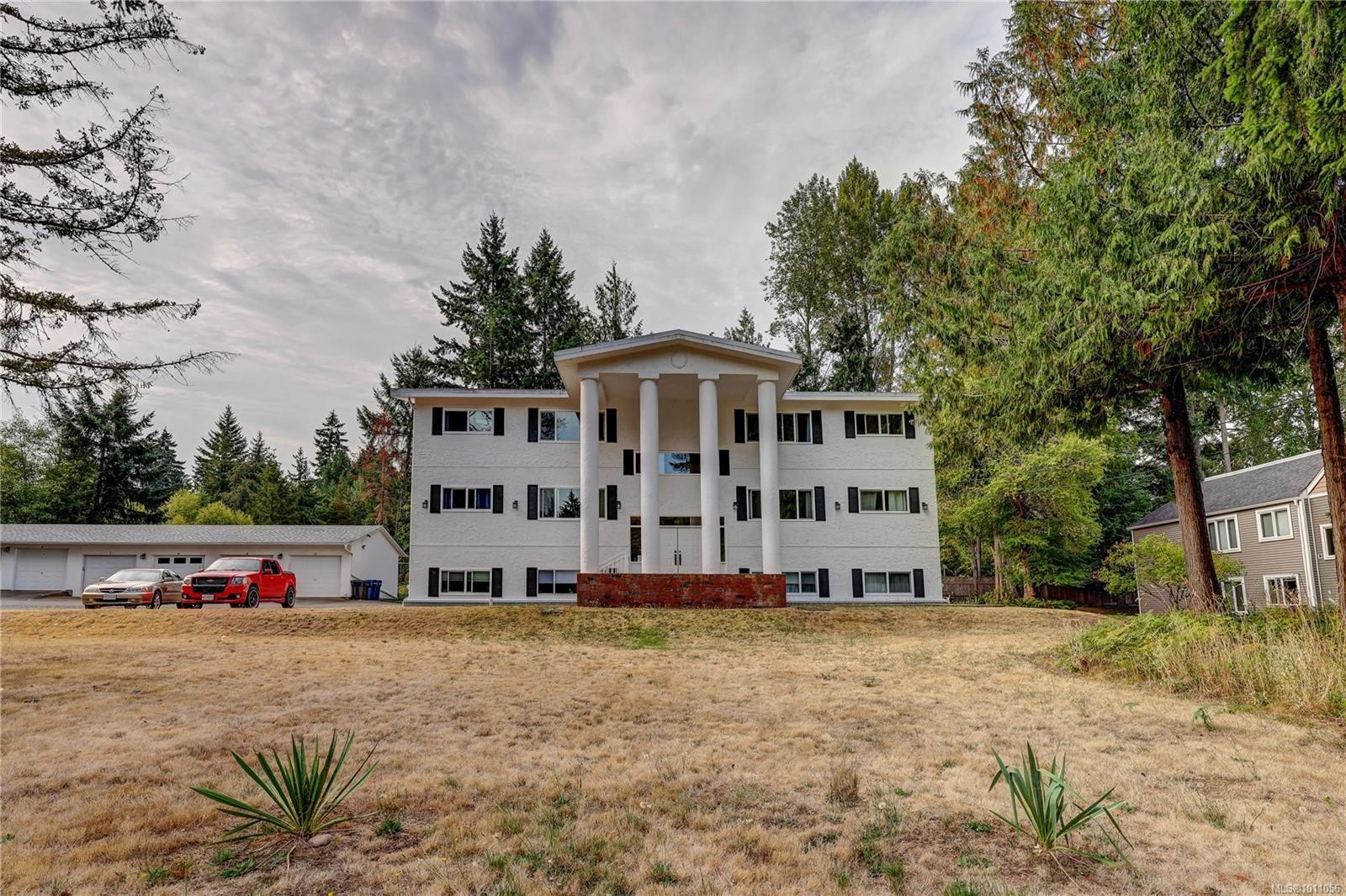 6-322 Village Way, Qualicum Beach, BC - Outdoor