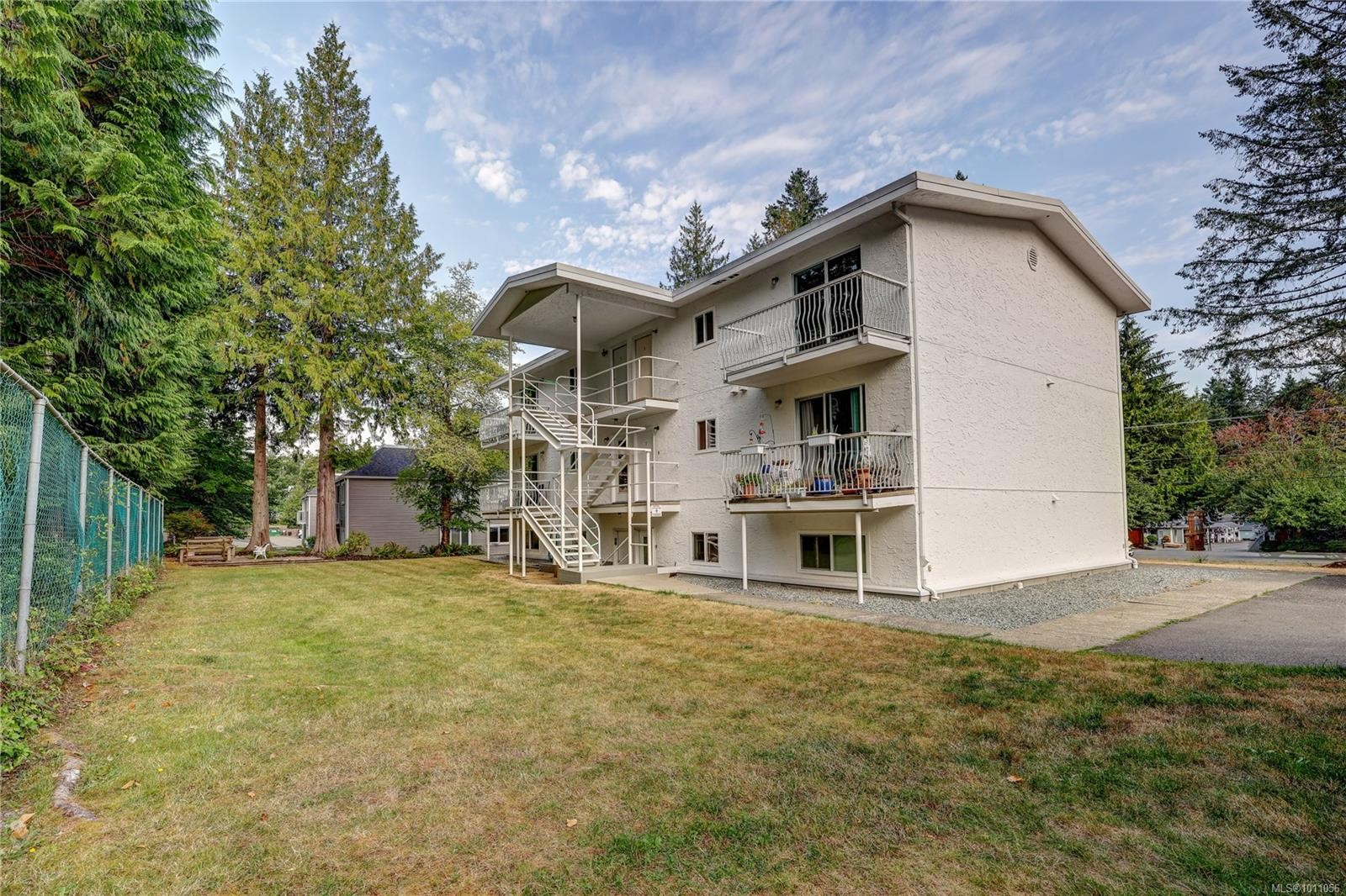6-322 Village Way, Qualicum Beach, BC - Outdoor With Balcony