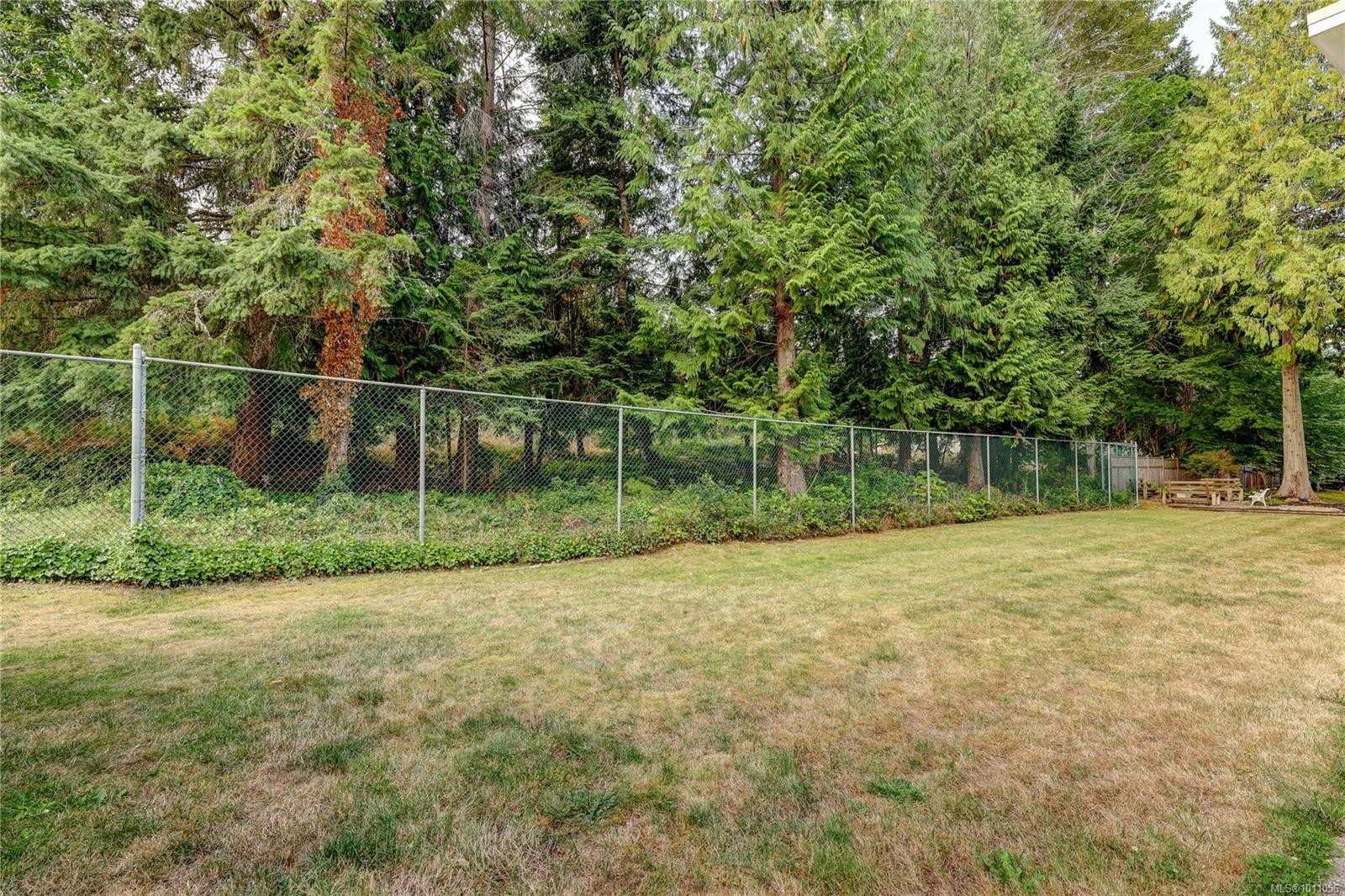 6-322 Village Way, Qualicum Beach, BC - Outdoor