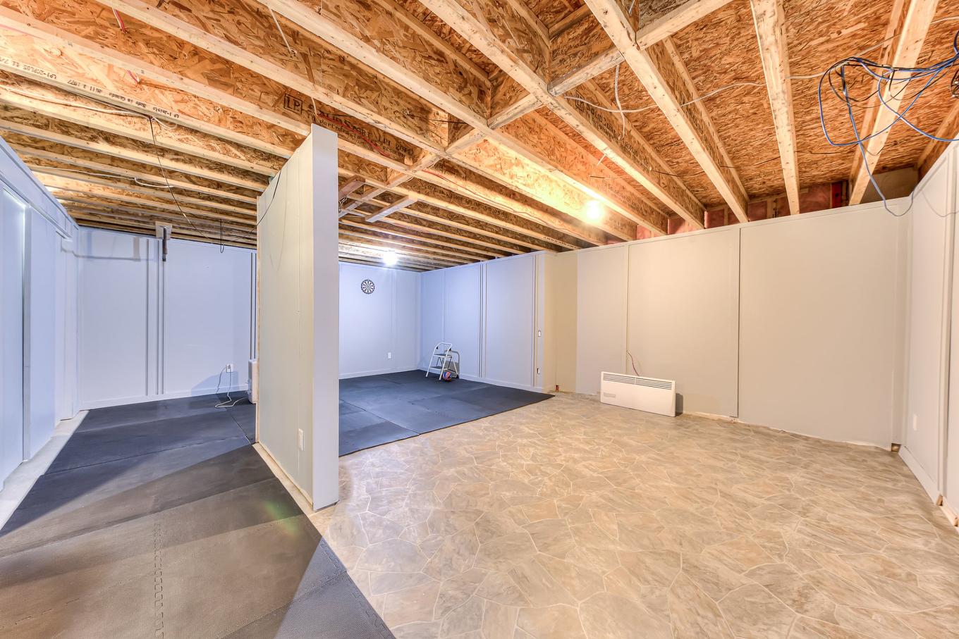 Playroom - 162 Rue Du Sanctuaire, Saint-Colomban, QC - Indoor Photo Showing Basement