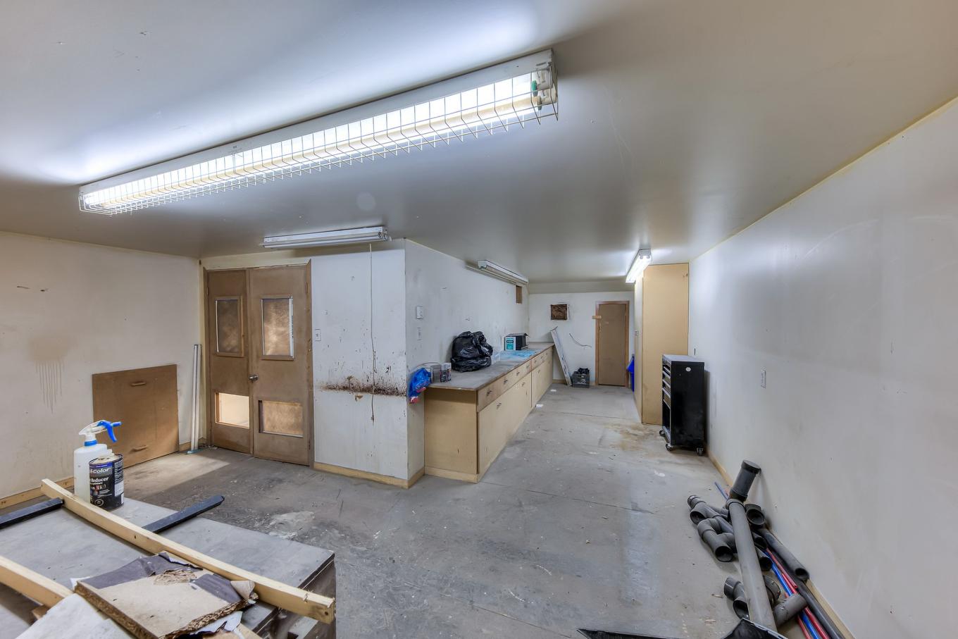 Garage - 162 Rue Du Sanctuaire, Saint-Colomban, QC - Indoor Photo Showing Other Room