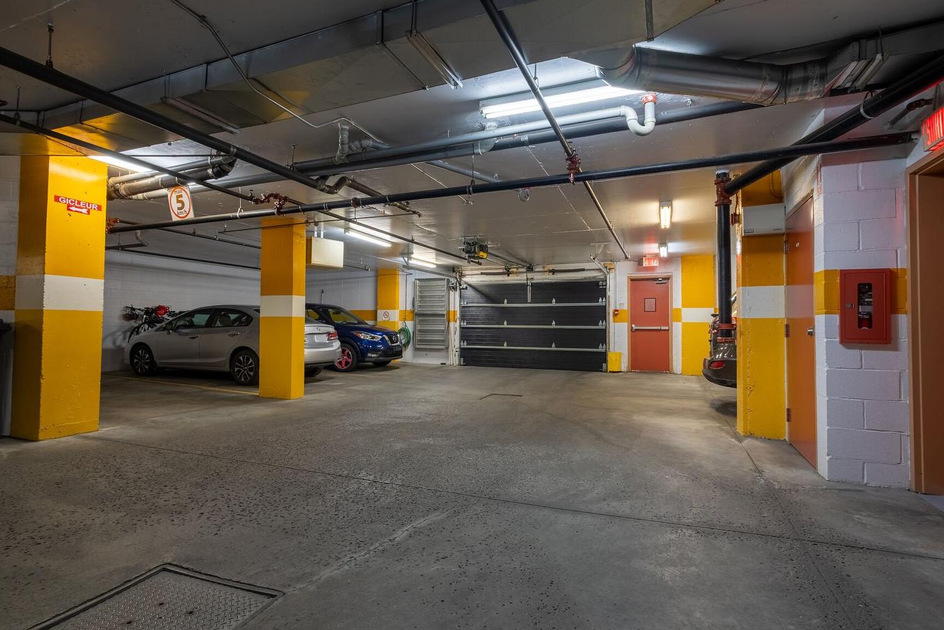 Garage - 406-3700 Boul. Henri-Bourassa E., Montréal (Montréal-Nord), QC - Indoor Photo Showing Garage