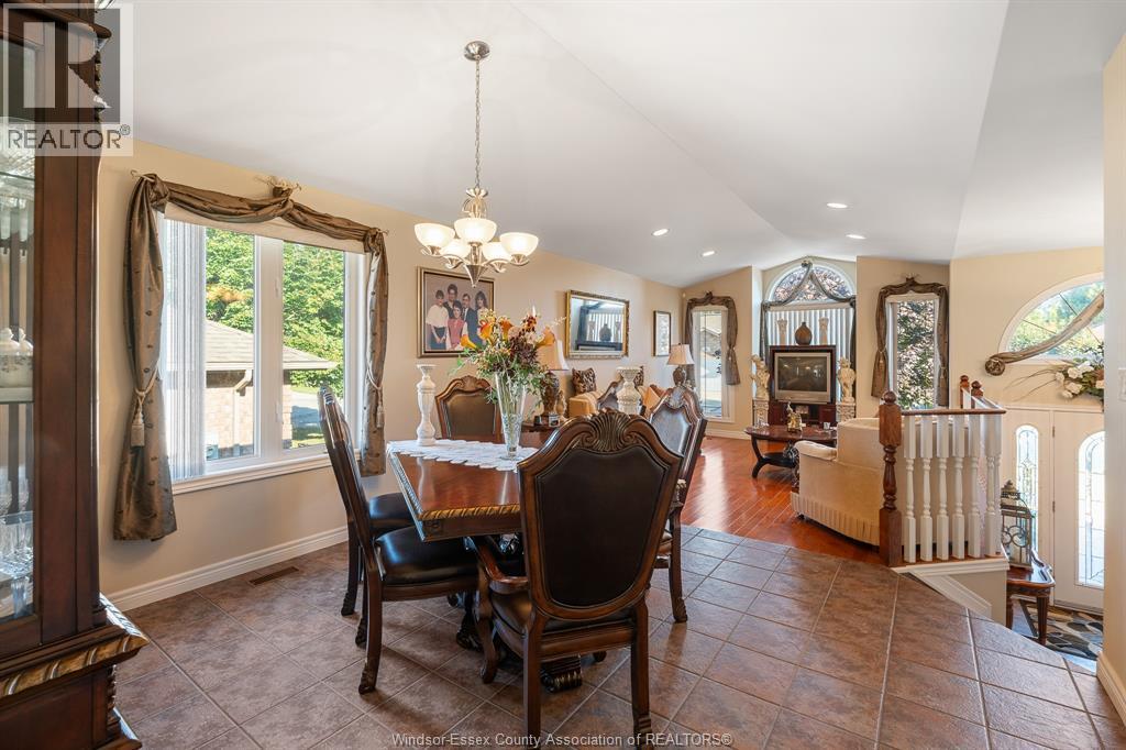 4 Francesco Court, Leamington, ON - Indoor Photo Showing Dining Room