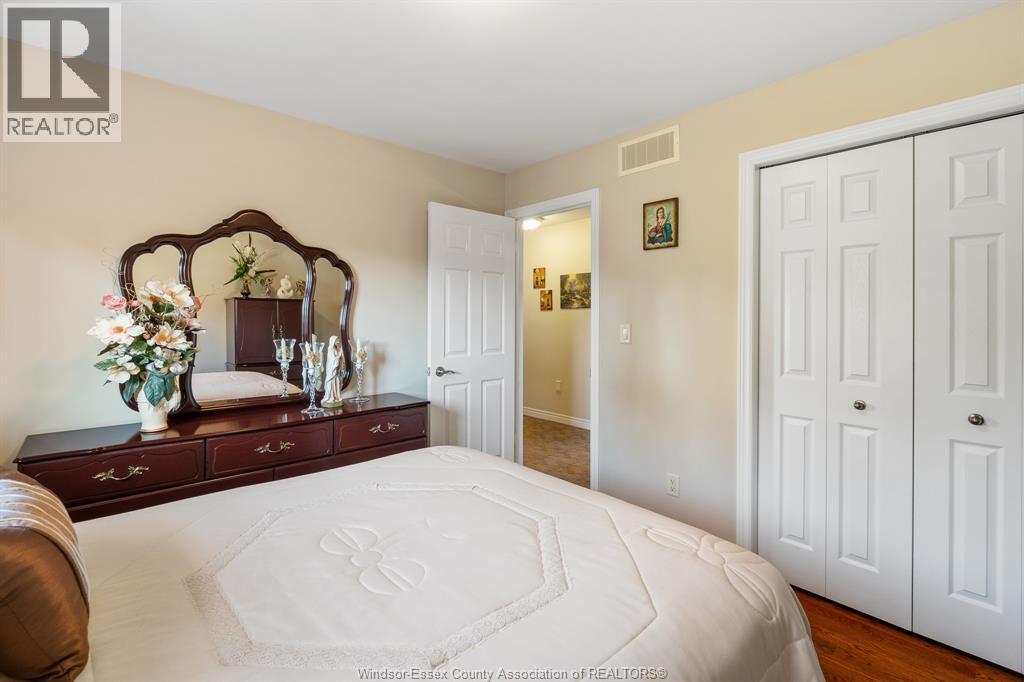 4 Francesco Court, Leamington, ON - Indoor Photo Showing Bedroom