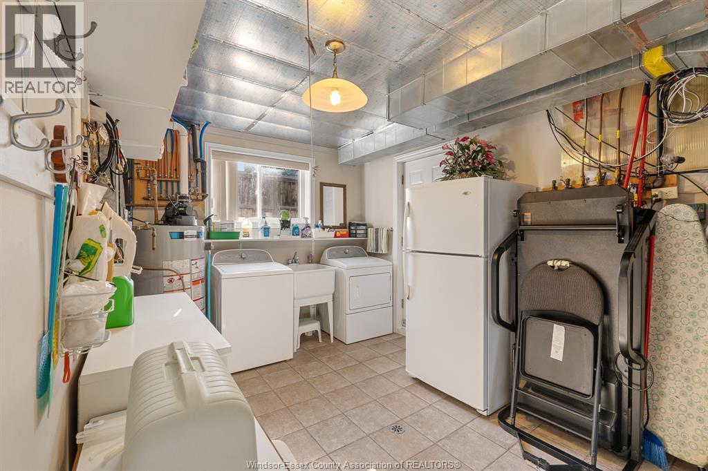 4 Francesco Court, Leamington, ON - Indoor Photo Showing Laundry Room