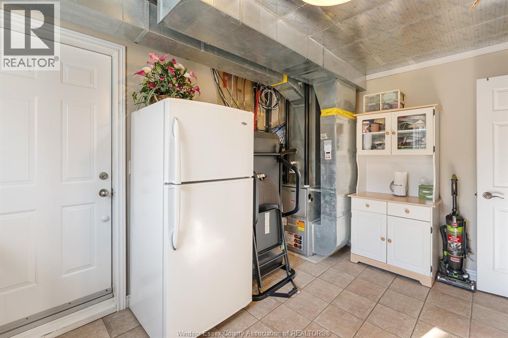 4 Francesco Court, Leamington, ON - Indoor