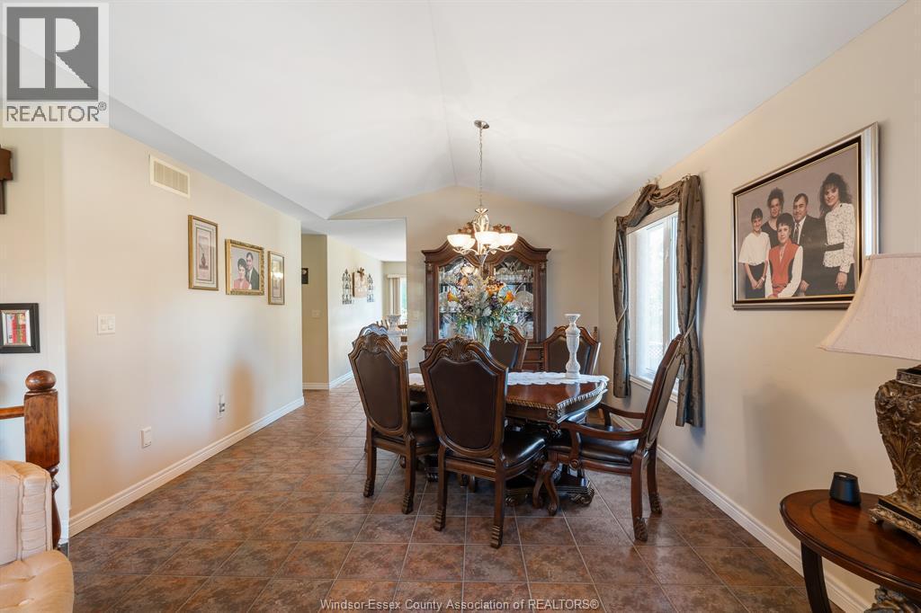 4 Francesco Court, Leamington, ON - Indoor Photo Showing Dining Room
