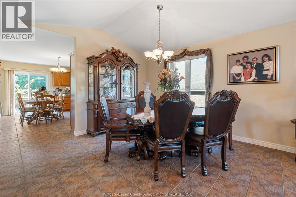 4 Francesco Court, Leamington, ON - Indoor Photo Showing Dining Room