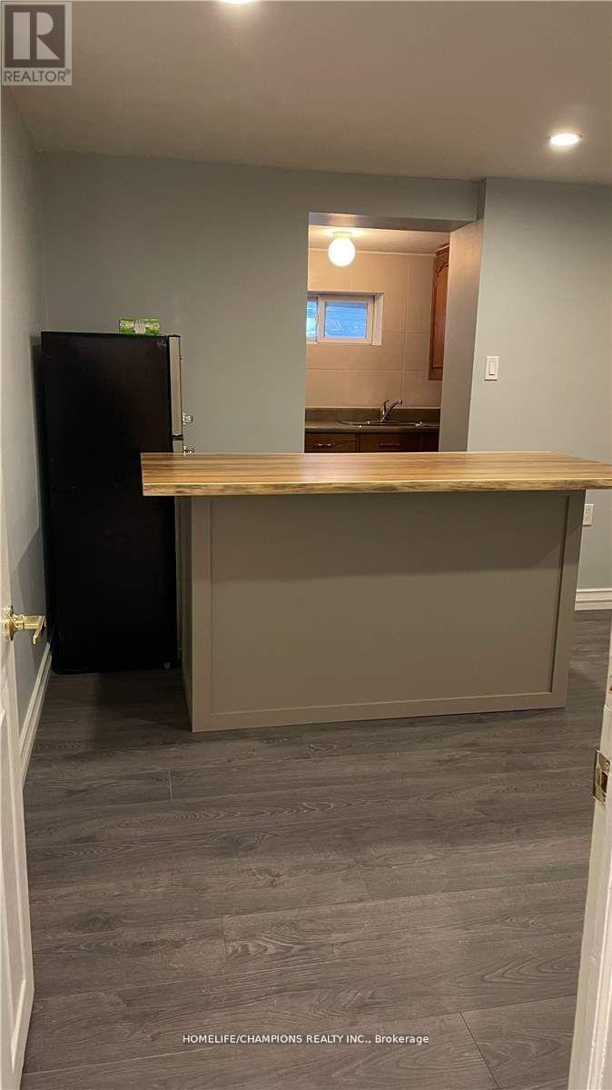 65 Whitburn Crescent, Toronto, ON - Indoor Photo Showing Other Room