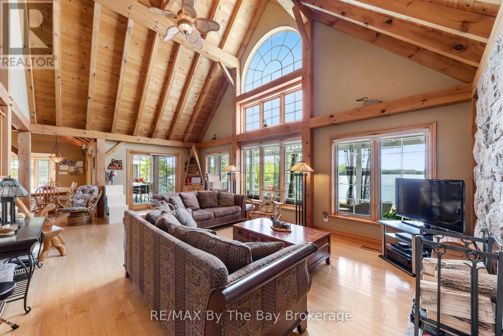 19980 Georgian Bay Shore, Georgian Bay (Gibson), ON - Indoor Photo Showing Living Room