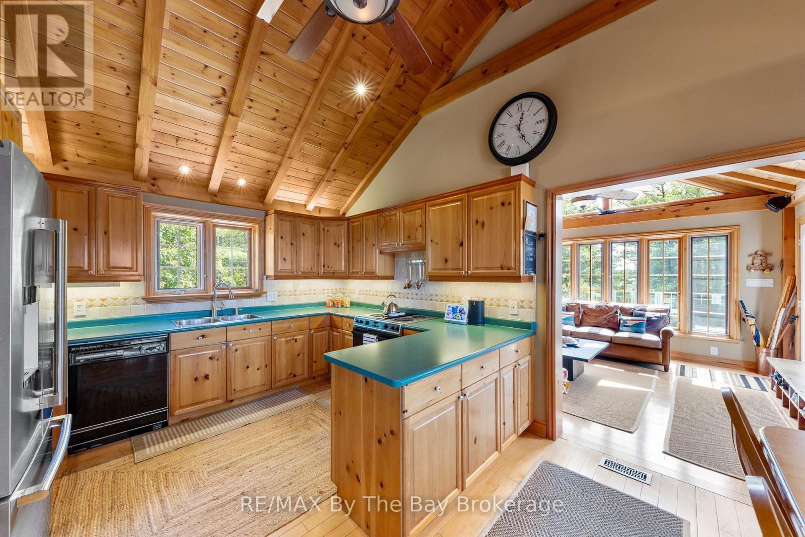 19980 Georgian Bay Shore, Georgian Bay (Gibson), ON - Indoor Photo Showing Kitchen