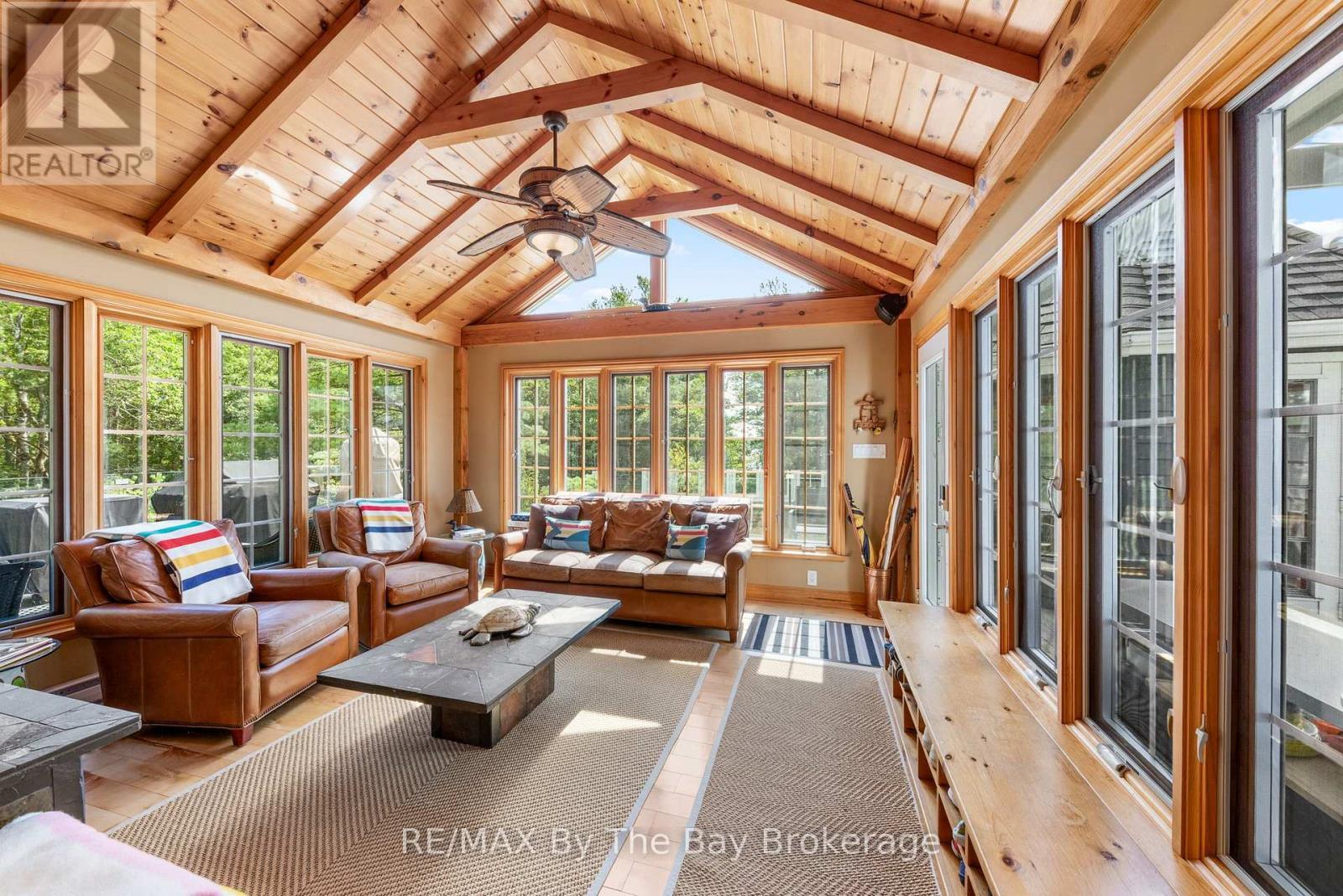 19980 Georgian Bay Shore, Georgian Bay (Gibson), ON - Indoor Photo Showing Living Room