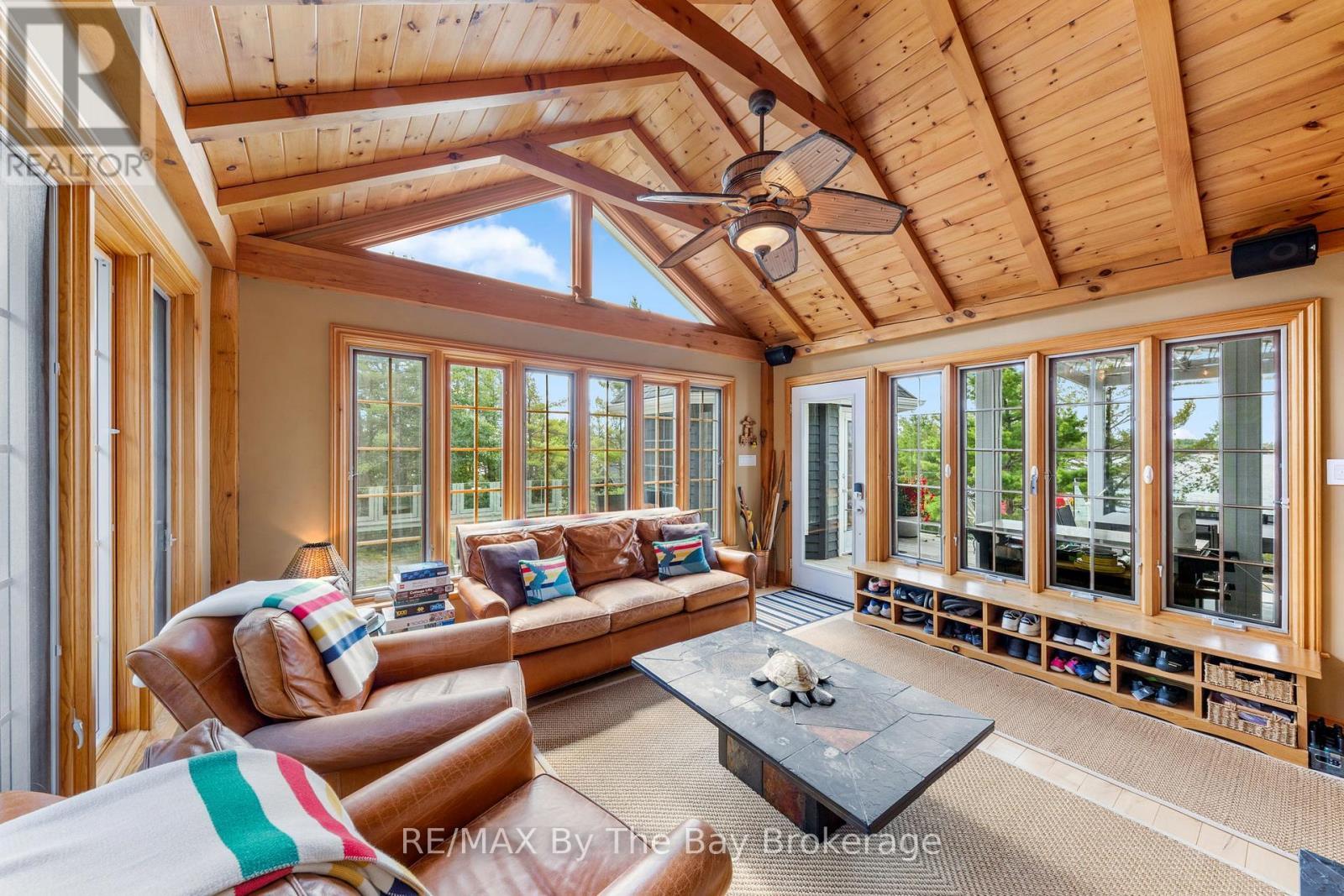 19980 Georgian Bay Shore, Georgian Bay (Gibson), ON - Indoor Photo Showing Living Room