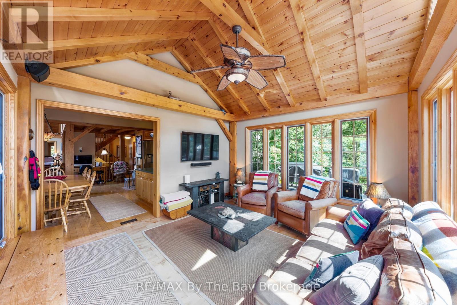 19980 Georgian Bay Shore, Georgian Bay (Gibson), ON - Indoor Photo Showing Living Room