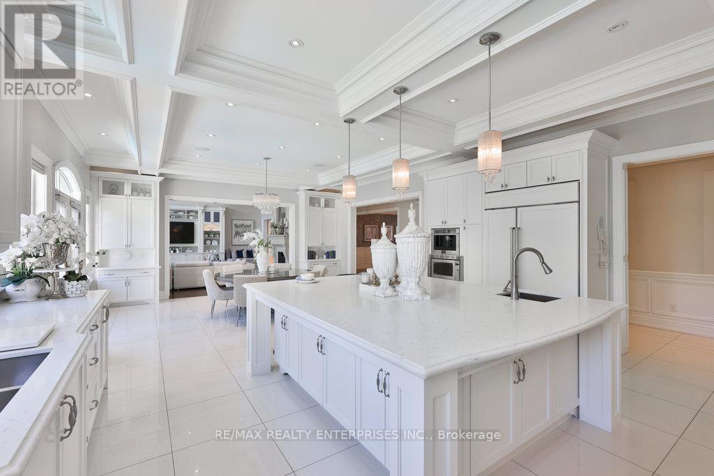 1459 Stavebank Road, Mississauga, ON - Indoor Photo Showing Kitchen With Upgraded Kitchen