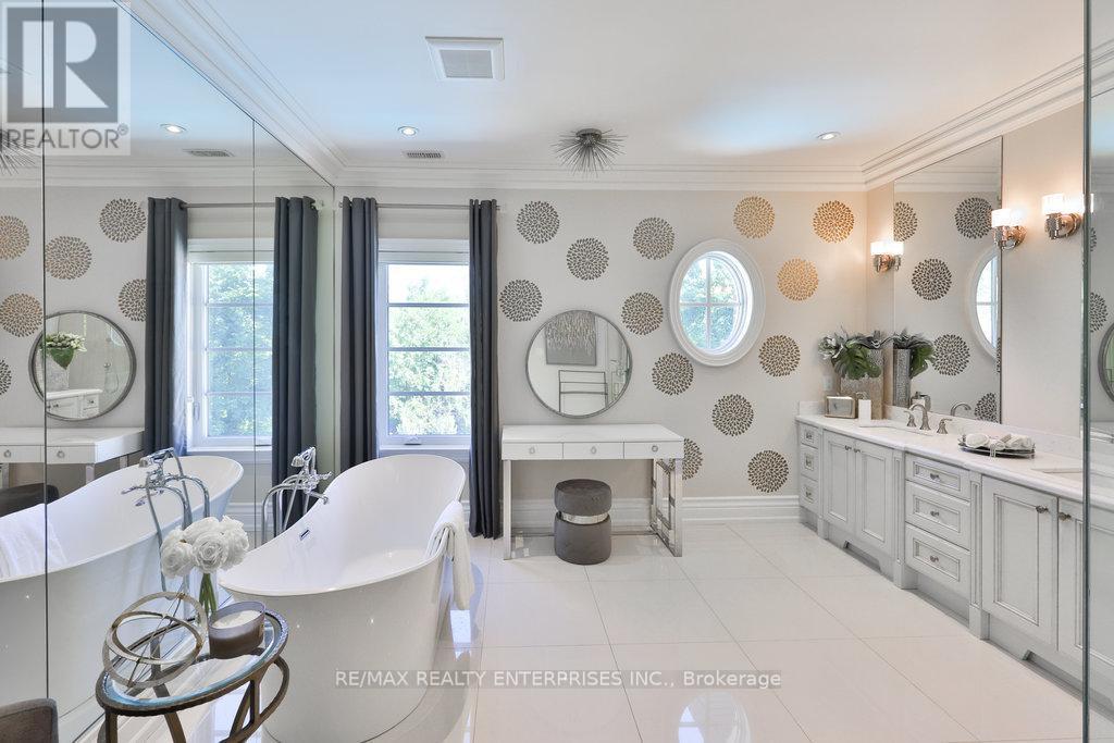 1459 Stavebank Road, Mississauga, ON - Indoor Photo Showing Bathroom