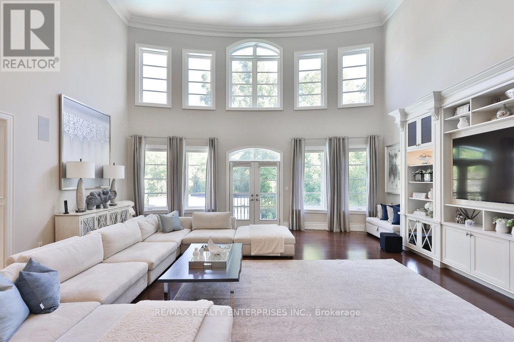 1459 Stavebank Road, Mississauga, ON - Indoor Photo Showing Living Room