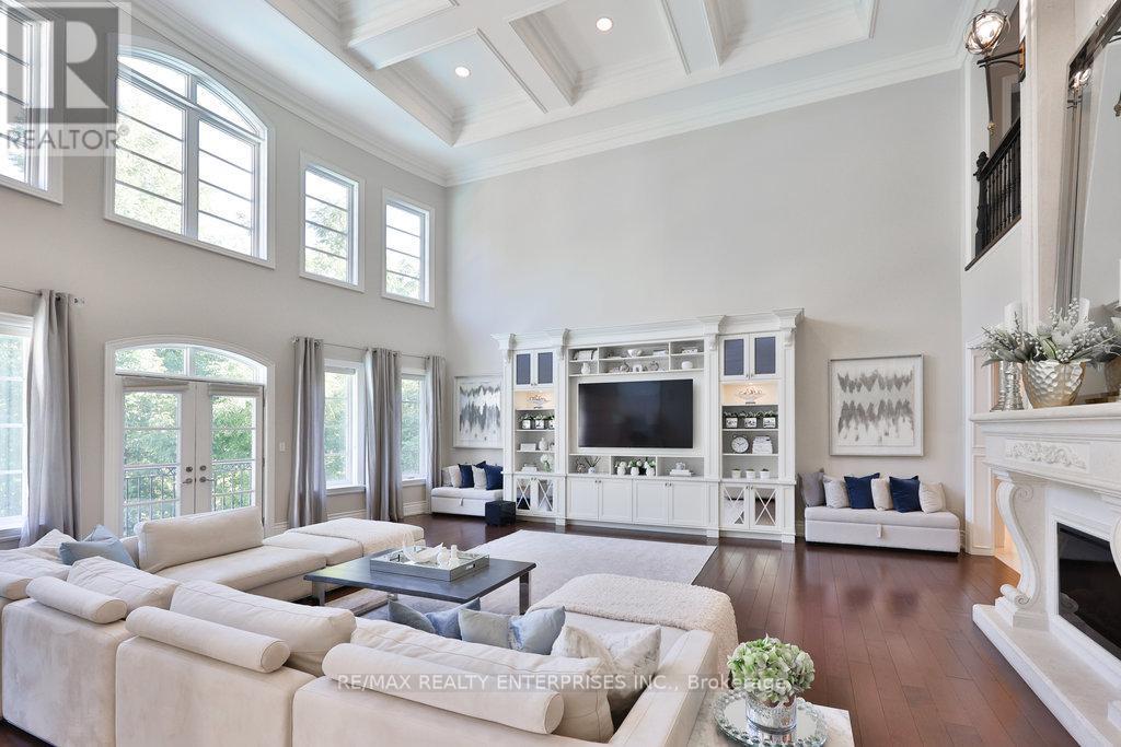 1459 Stavebank Road, Mississauga, ON - Indoor Photo Showing Living Room With Fireplace