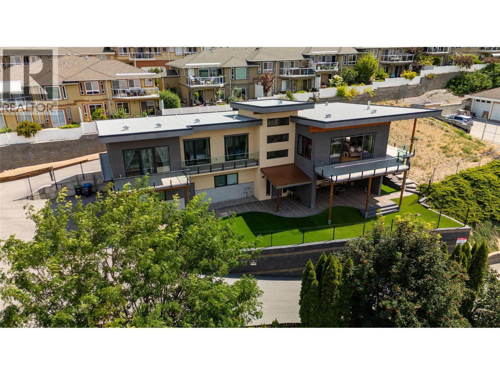 3984 Finnerty Road, Penticton, BC - Outdoor